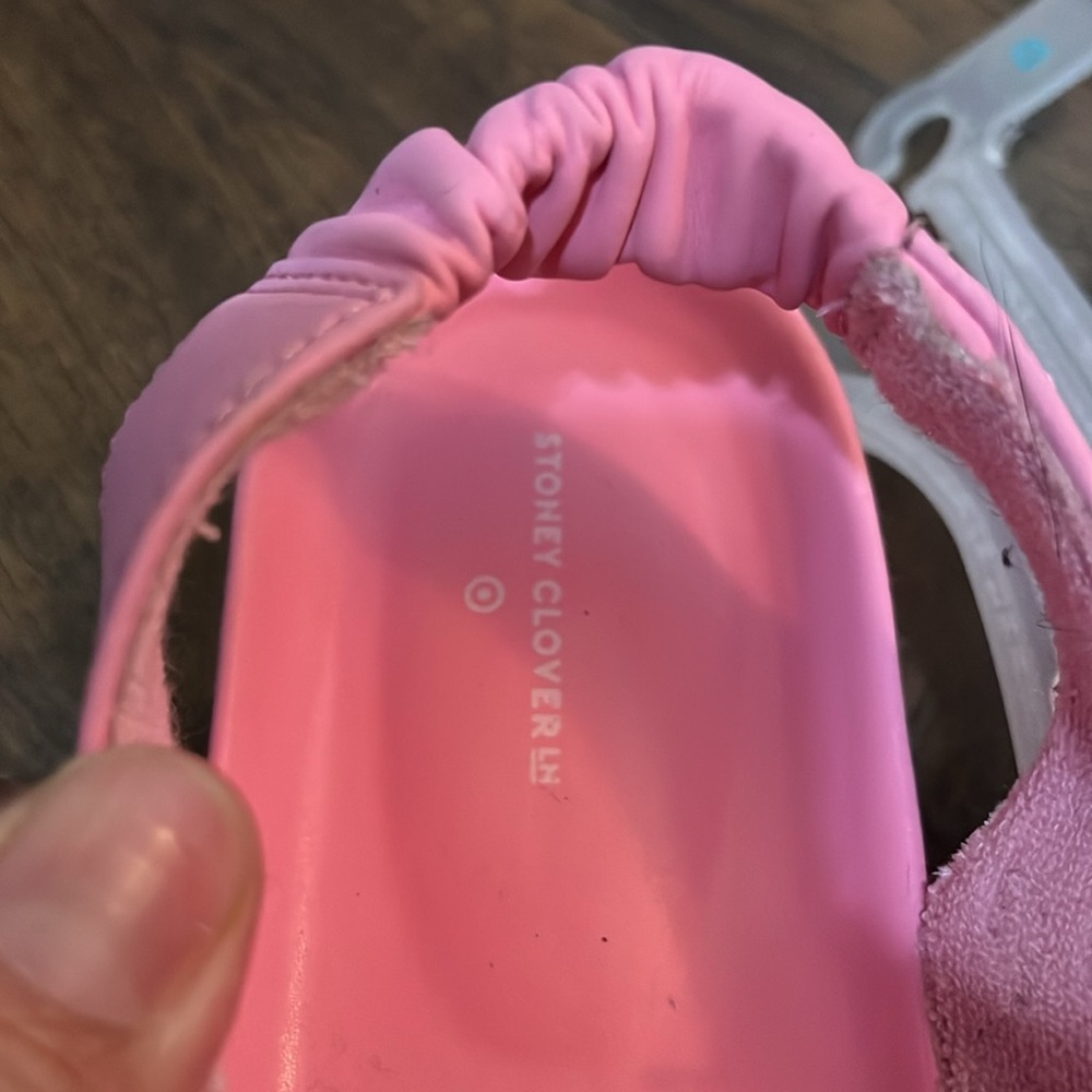 Sandals - Picture 2 of 8
